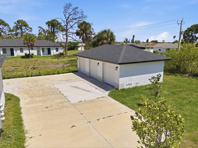 Building Photo - 195 Rotonda Blvd W