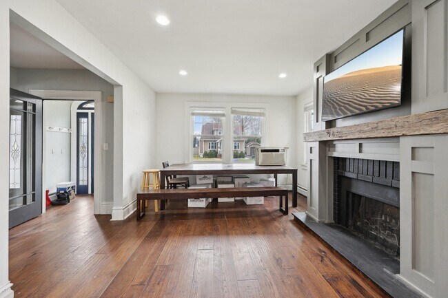 Building Photo - 48 Marinus St