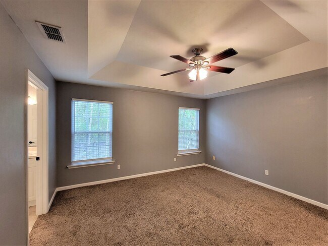 Building Photo - 3 bedroom house for rent early December 20...