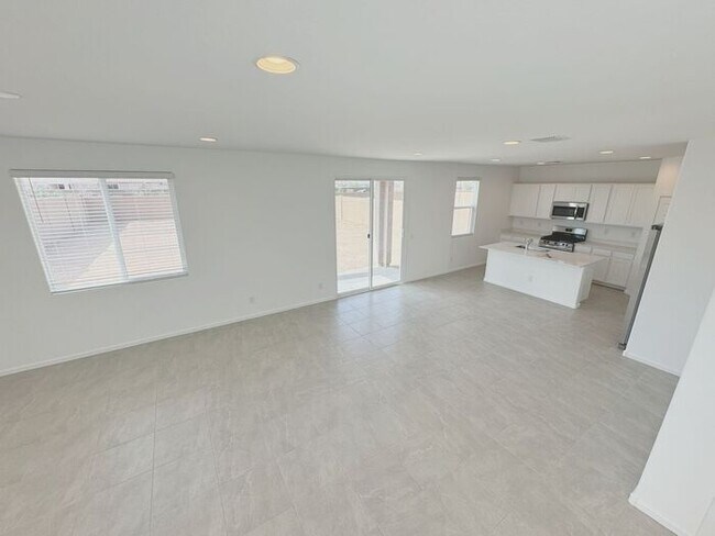 Building Photo - MOVE IN SPECIALS!! ONE MONTH RENT FREE!! New 5-Bedroom Home in Phoenix with Upgrades!