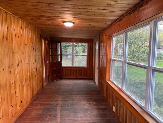 Building Photo - 84 Emerald Rd