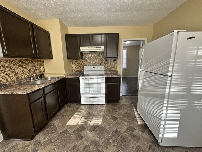 Building Photo - 1410 Irwin Ave