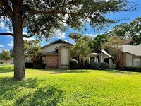 Building Photo - 1423 W Braker Ln