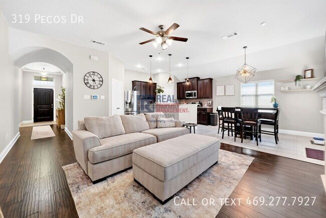 Building Photo - 319 Pecos Dr