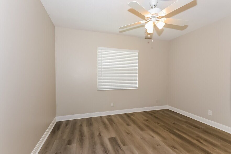 Building Photo - 9702 Nevada Pl