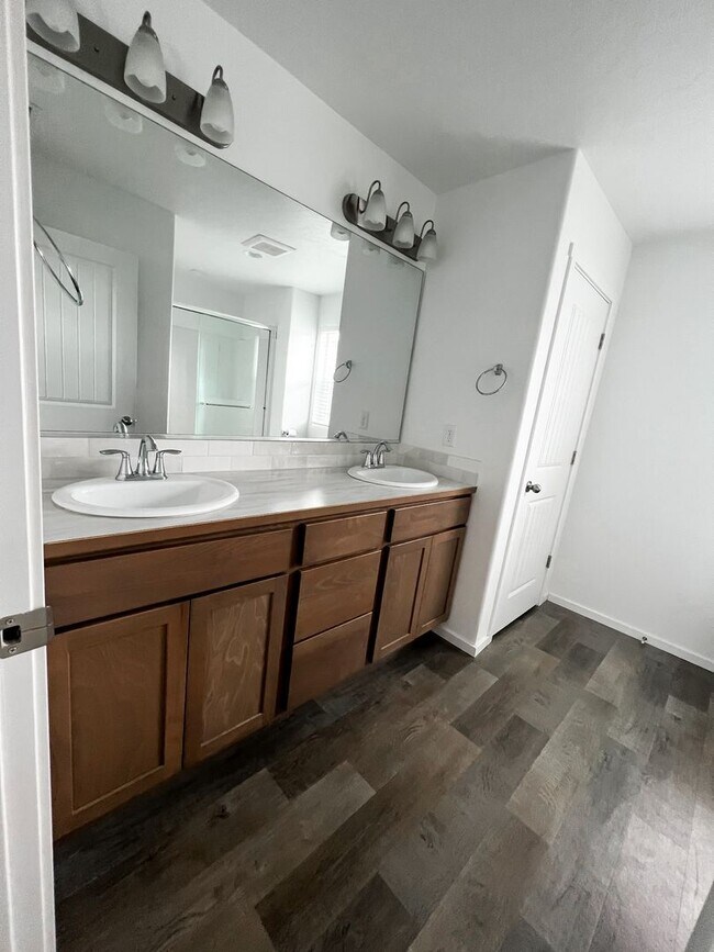 Building Photo - 645 E 35th Ave