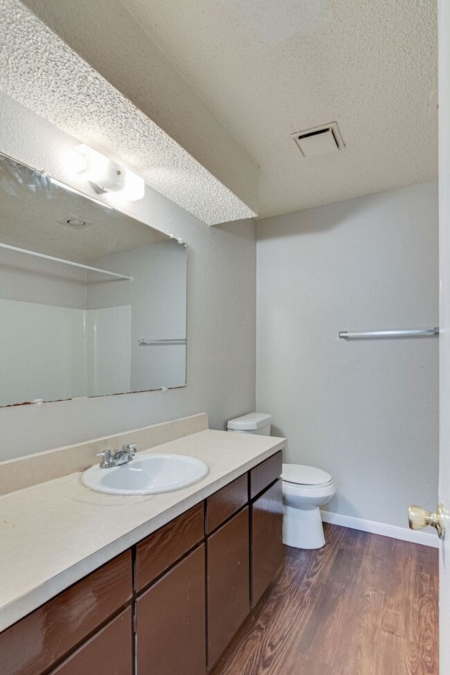 Building Photo - Updated 2022