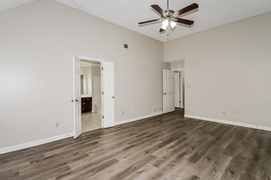 Building Photo - 8682 Cat Tail Dr