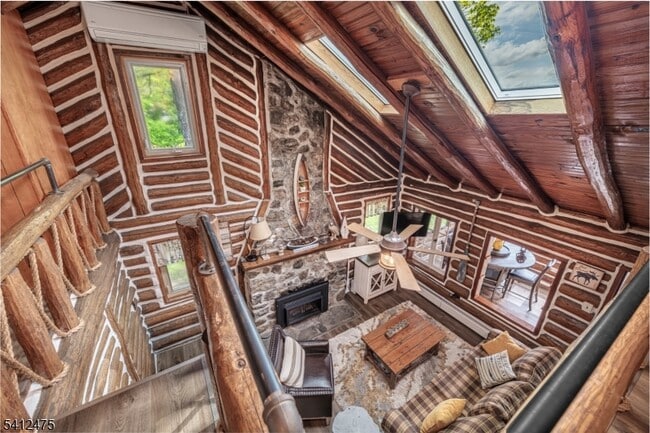 Building Photo - 121 Bearfort Rd