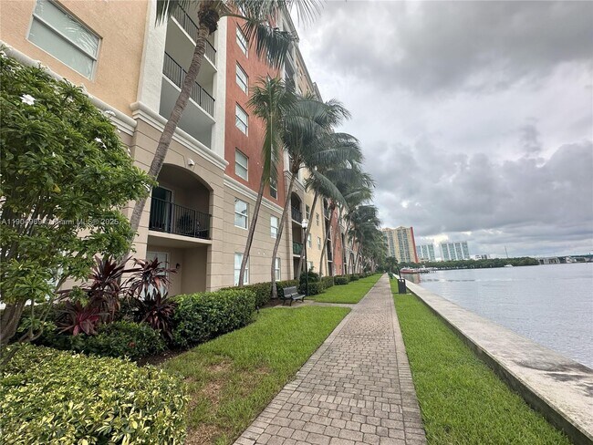 Building Photo - 17150 N Bay Rd