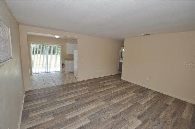 Building Photo - 2587 Sun Acres Blvd