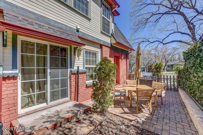 Building Photo - 325 E Union St