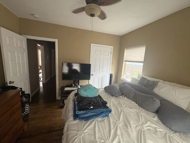 Building Photo - Cozy 2 Bedroom Near Downtown – Pre-Lease Available Today!