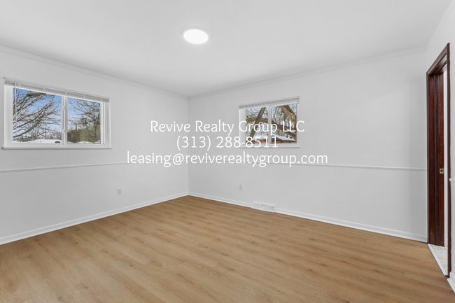 Building Photo - 5337 Botsford Ave