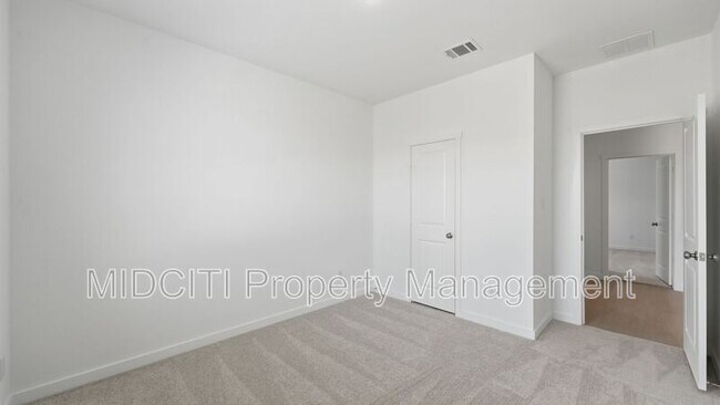 Building Photo - 1304 Apron Trl