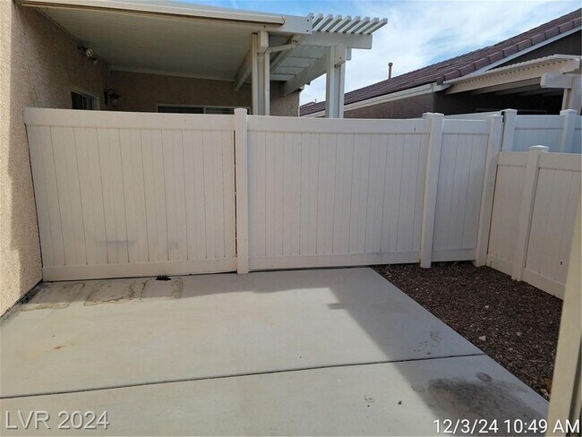 Building Photo - SILVERADO RANCH SINGLE STORY PATIO HOME IN...