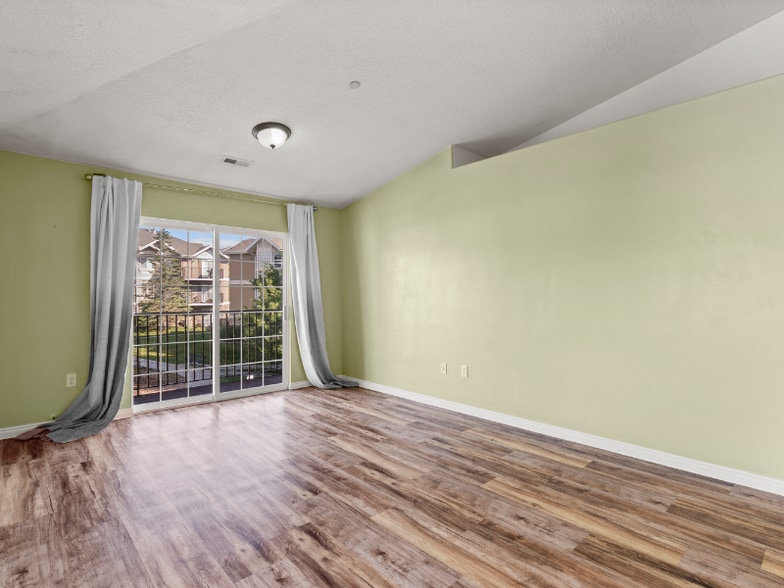 Building Photo - 2119 N Aurora Way