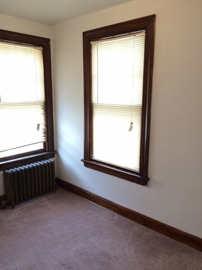 Building Photo - 2806 Hawthorne Ave