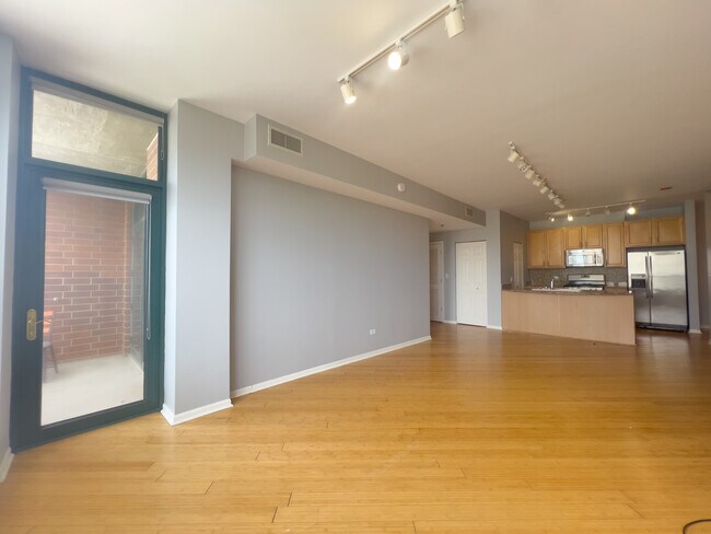 Building Photo - 400 W Ontario St
