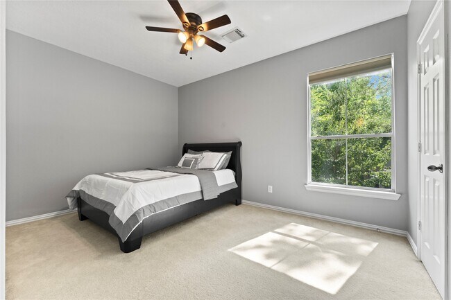 Building Photo - 18 Degas Park Dr