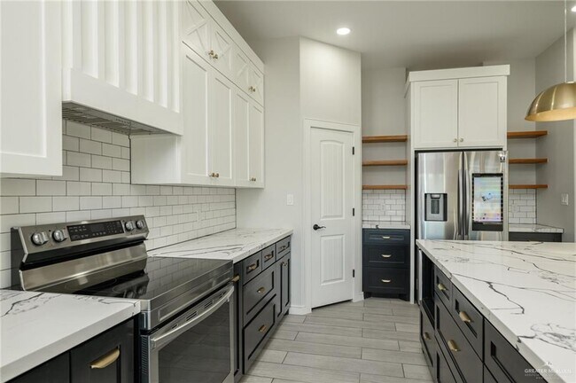 Building Photo - 38 N Queen Palm