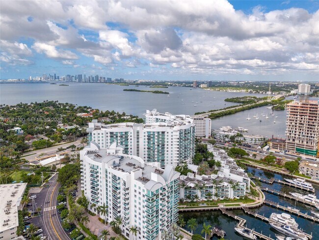 Building Photo - 7914 Harbor Island Dr