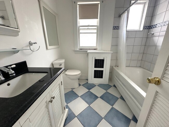 Building Photo - 116 Townsend Ave