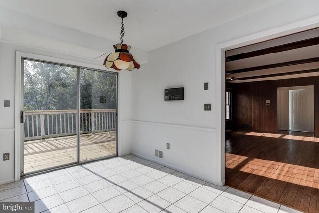 Building Photo - 9601 Persimmon Tree Rd