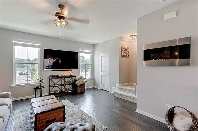 Building Photo - Beautifully Designed Townhome with Modern ...