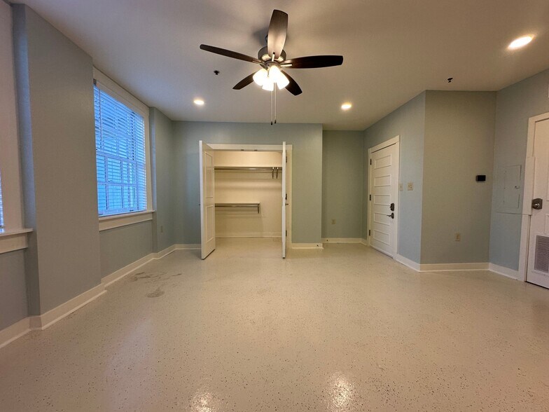 Building Photo - 715 Sherman St