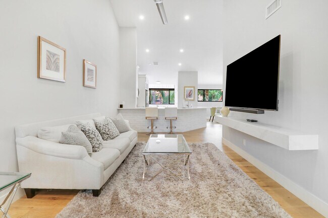 Building Photo - 104 Sea Oats Dr