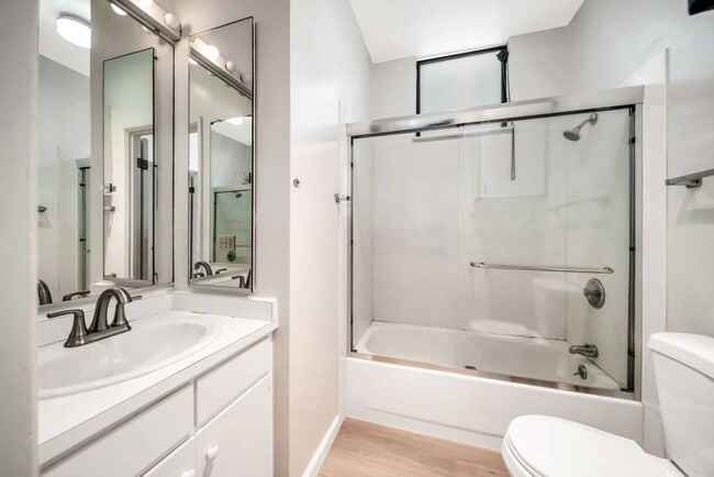 Building Photo - NORTH BERKELEY APARTMENT FOR RENT - $4,600