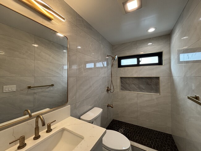 Building Photo - 4032 Hoku Ave