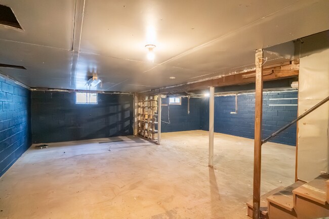 Building Photo - 104 Geissinger Ave