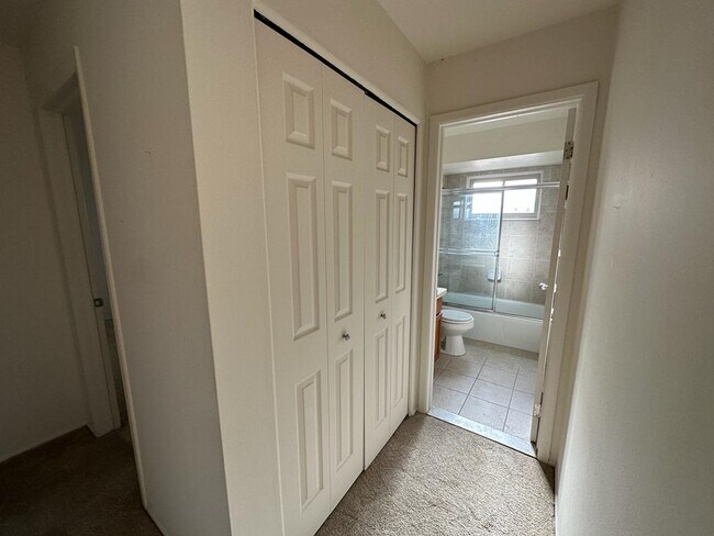 Building Photo - 1918 Axtell Dr