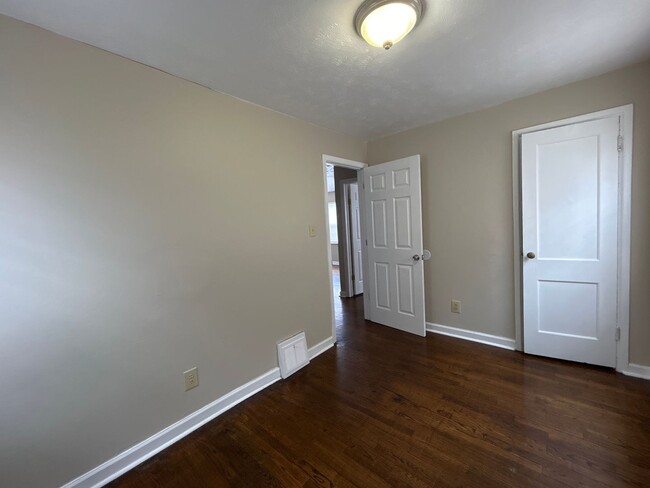 Building Photo - 506 S Illinois St