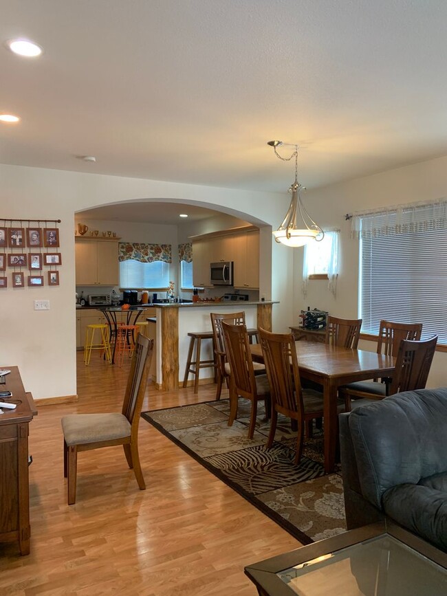 Building Photo - Beautiful 4 Bedroom, 3.5 Bath Home For Ren...