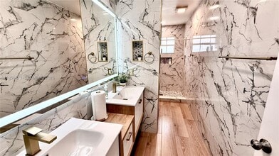 Building Photo - 5470 Pine Cir