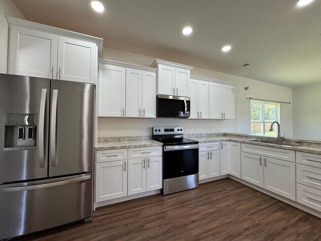 Building Photo - Newer 2 Bedroom, 2 Bath home in Lake City