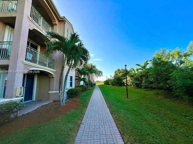 Building Photo - 6560 NW 114th Ave