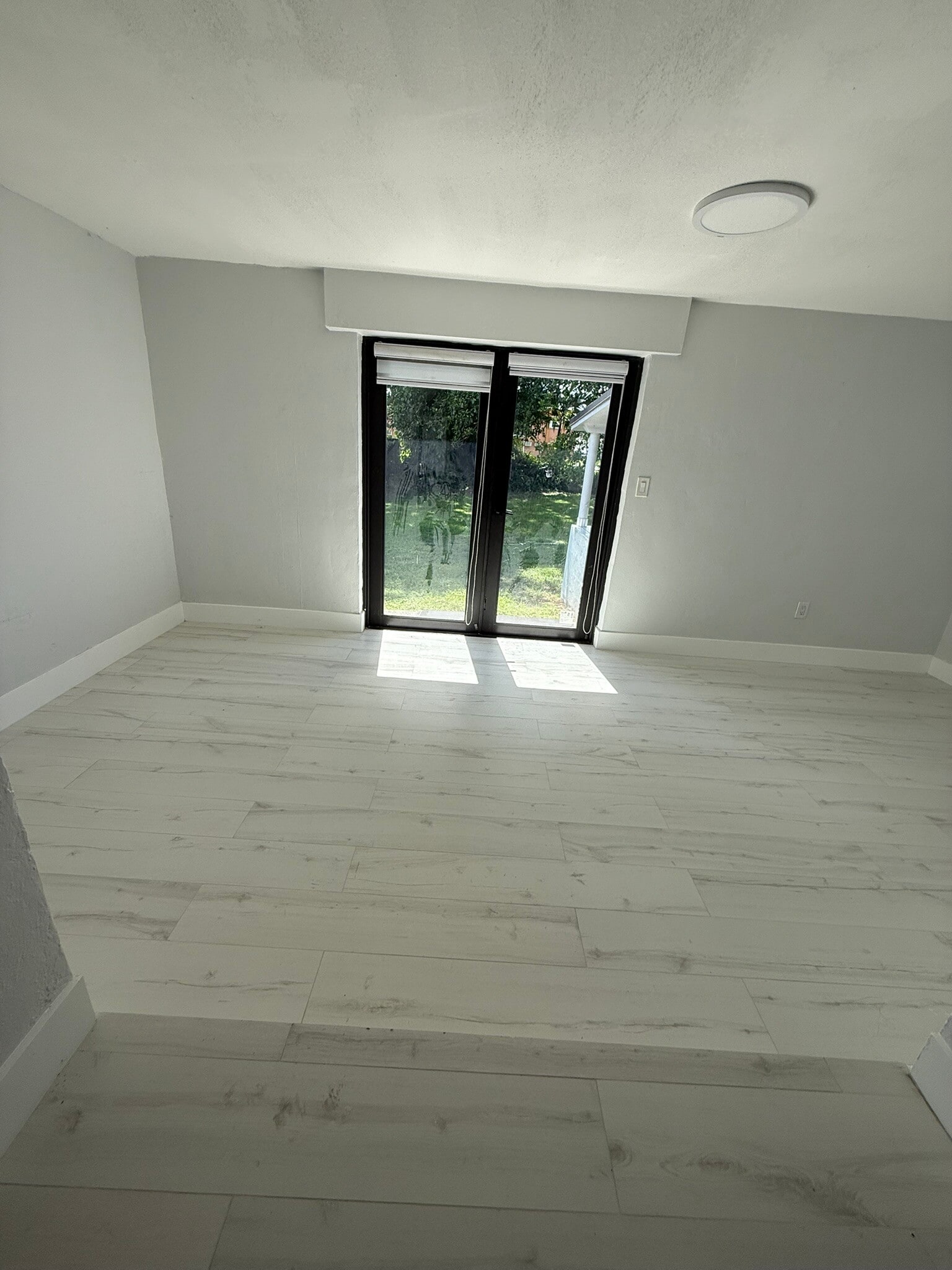 Den - 7142 SW 22nd St