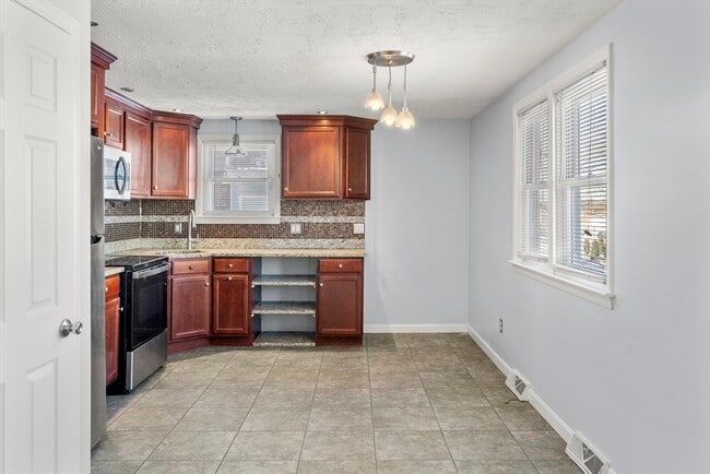 Building Photo - 28 Frost Ave