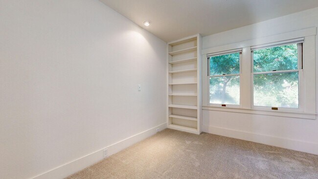 Building Photo - Bright Country Three Bedroom One Bathroom ...