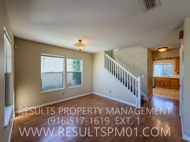 Building Photo - Cottages! Spacious 4 Bedroom Home