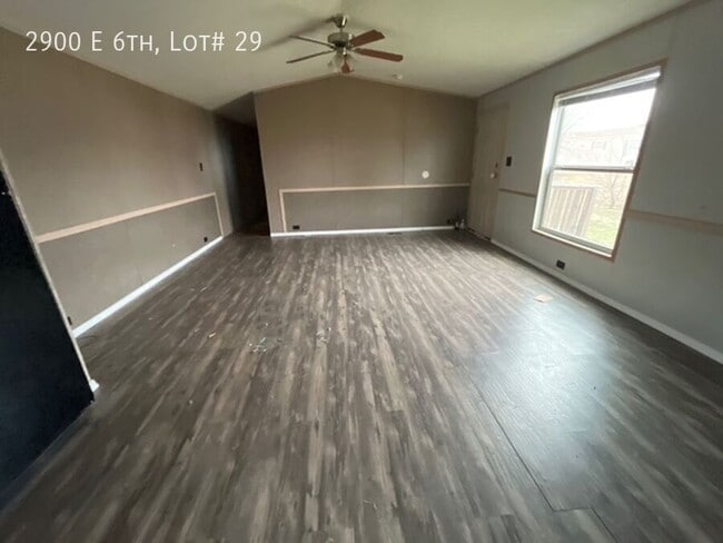 Building Photo - 2900 E 6th Ave