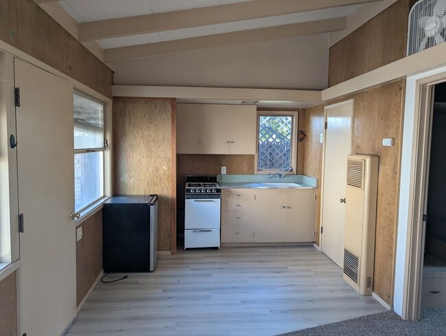 Building Photo - Taylor Wheeler built Fresno High Area home offering wonderful amenities + separate 1 bedroom suite.