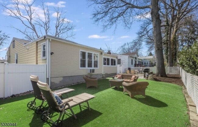 Building Photo - 7 Evergreen Terrace