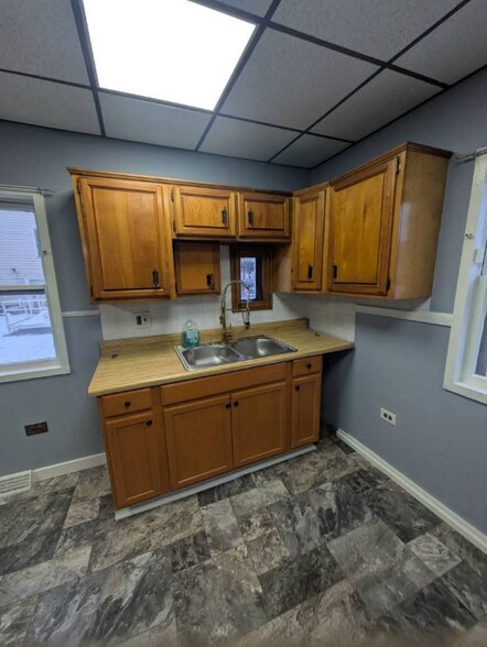 Building Photo - 102 E Wabash Ave