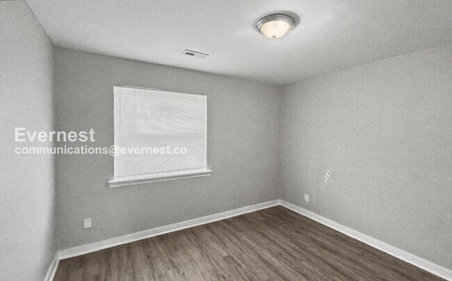 Building Photo - 1018 4th Ave W