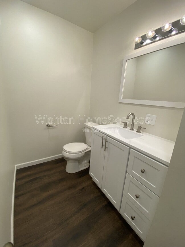 Building Photo - 405 W Murray St